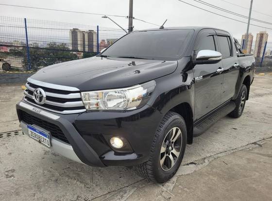 TOYOTA HILUX 2.8 SR 4X4 CD 16V DIESEL 4P AUTOMÁTICO TOYOTA HILUX 2.8 SR 4X4 CD 16V DIESEL 4P AUTOMÁTICO